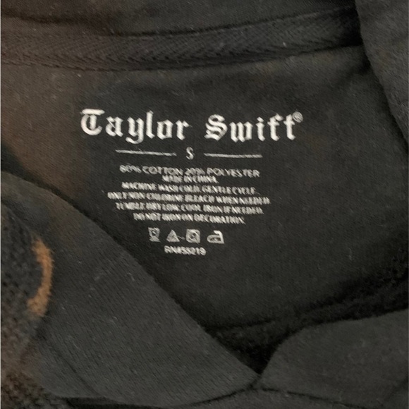 Taylor Swift’s Reputation Stadium Tour Hoodie (FLAWED) - Picture 6 of 6